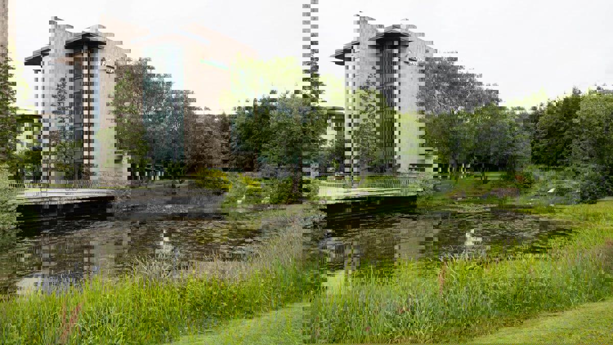 Dublin Fidelity Office Pond Green Trees Grass 1200X800