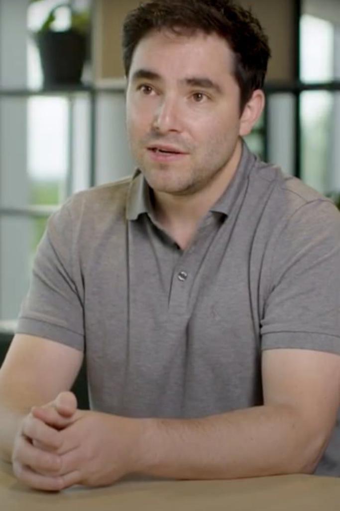 a person in a grey shirt