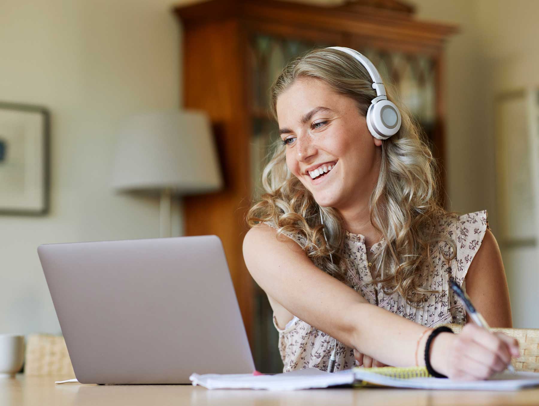 How to get an entry-level job without experience | Fidelity Careers